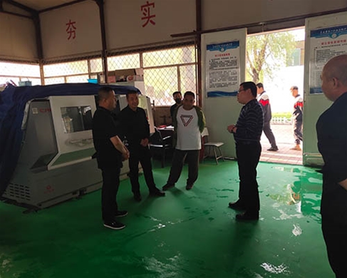 和靈石縣第一職業(yè)高中校領導在校考察