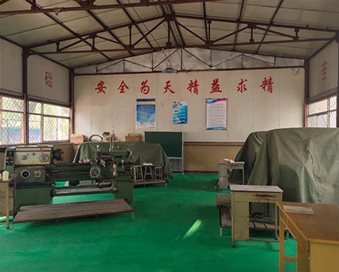 和靈石縣第一職業(yè)高中校領導在?？疾? /></div>
		<h2 id=