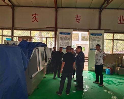 和靈石縣第一職業(yè)高中校領(lǐng)導(dǎo)在?？疾? /></div>
		<h2 id=