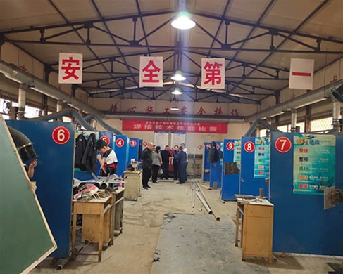 和靈石縣第一職業(yè)高中校領(lǐng)導(dǎo)在?？疾? /></div>
		<h2 id=